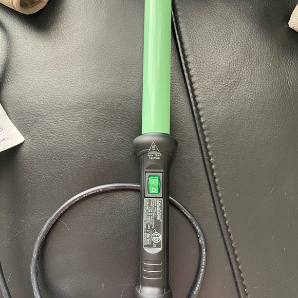 NuMe Other - NuMe 25mm curling wand
